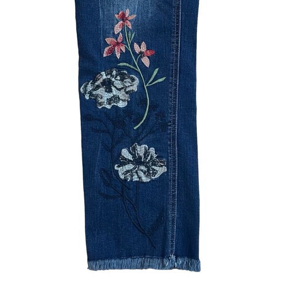 Max Jeans Size 4 Straight Crop Floral Embroidery Raw Hem Distressed Denim Jeans - Picture 6 of 11